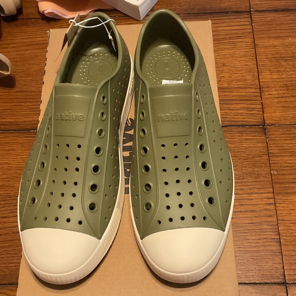 New inbox women’s 10 men’s 8  native shoes